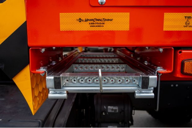 Выдвижная лестница в транспортном положении