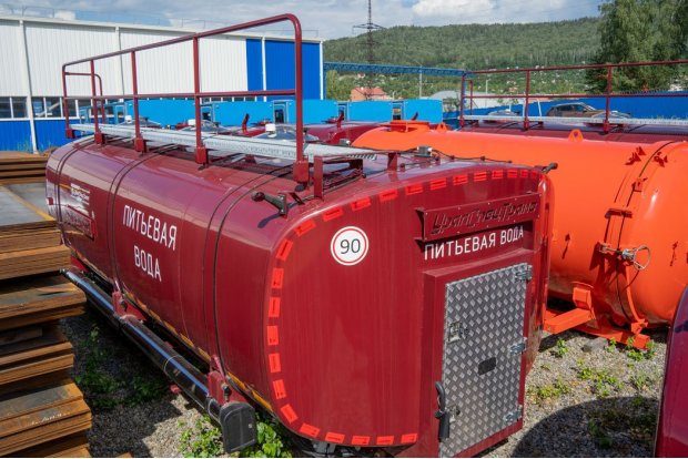 Контейнер-цистерна КЦ-14-3Т нерж, термос УСТ 94653