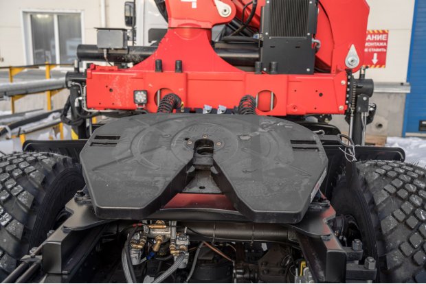 Седельное-сцепное устройство