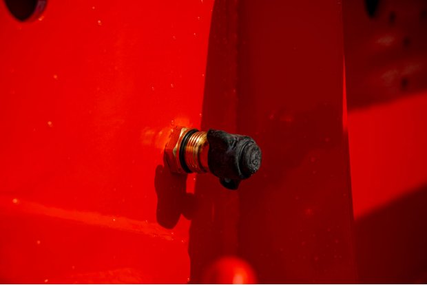 Штуцер подкачки колес