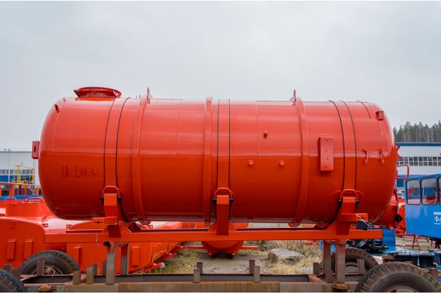 Цистерна с надрамником АКН (МВ) 10