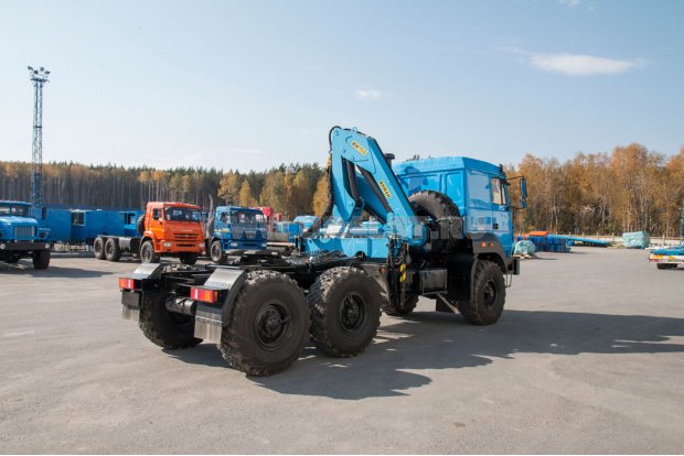 Седельный тягач Урал 44202-3511-82 с КМУ ИМ-150 УСТ-5453