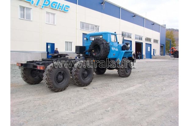 СЕДЕЛЬНЫЙ ТЯГАЧ УРАЛ