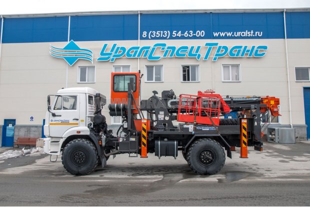 Бурильно-крановая машина БКМ с SOOSAN SA040C УСТ 54535 Камаз 43502 (с кабиной оператора) 