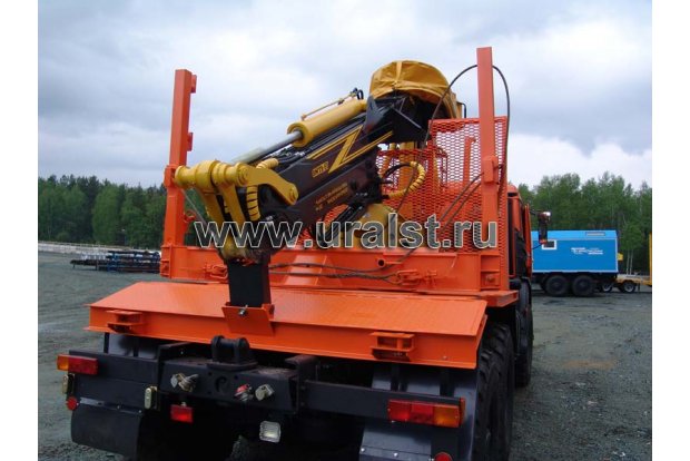 Лесовоз с гидроманипулятором