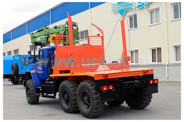 Хлыстовоз Урал с гидроманипулятором