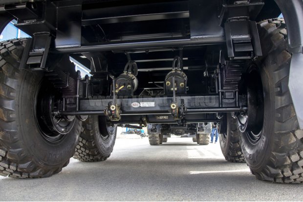 Рессорная зависимая подвеска полуприцепа