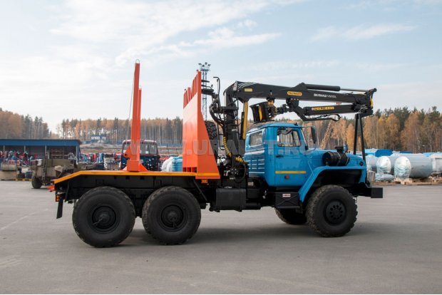 Вариант исполнения. Лесовозная платформа с высоким неоткидным коником