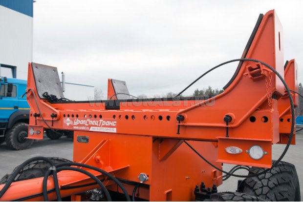 Обрезиненный коник прицепа-роспуска