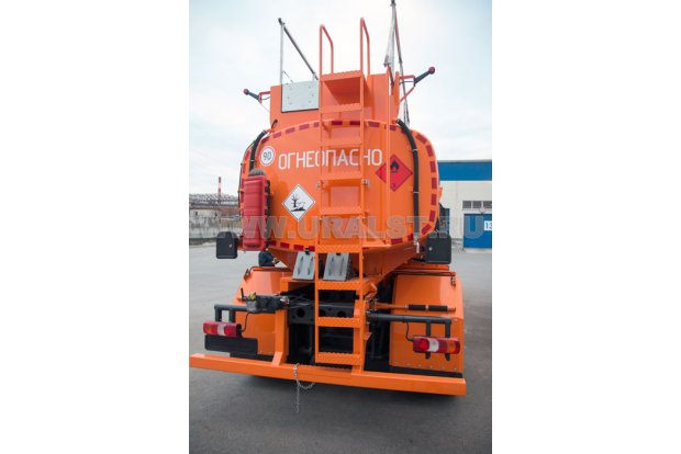 Лестница на площадку обслуживания цистерны