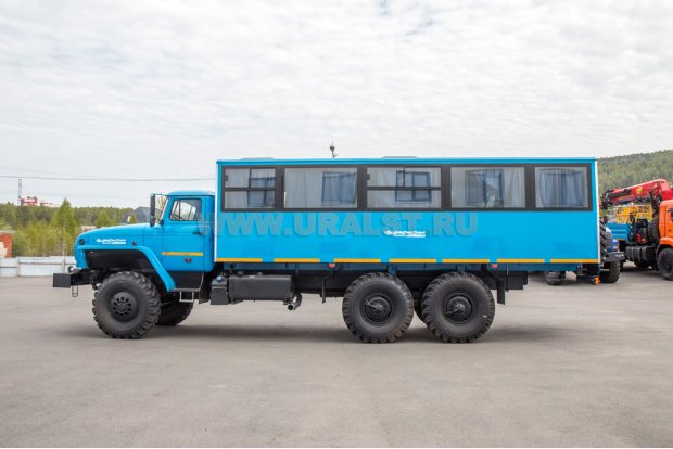 Вахтовый автобус Урал 3255-0013-61Е5-28