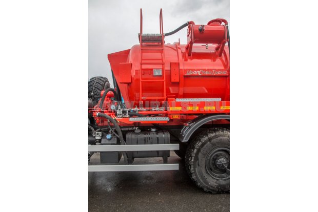 Лестница на площадку обслуживания