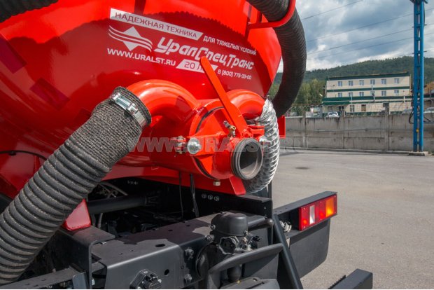 Приемный лючок