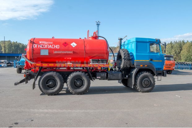 Автоцистерна вакуумная АКН-10 КО УСТ 545317 Урал 5557-80Е5 сп.м. ревизионный люк