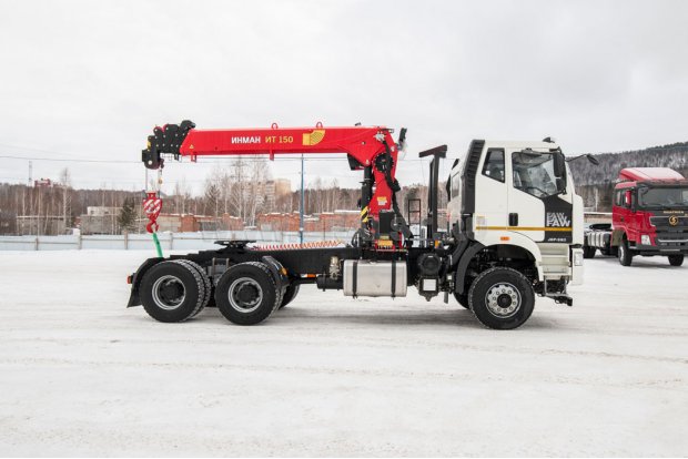 Седельный тягач УСТ 5453 FAW 3250 (6х4), КБ 4300, ССУ 1400 мм, 2", с КМУ ИТ 150