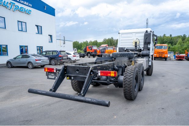 Шасси SHACMAN SX32586V385 6х6, база 4575мм шины 14R20