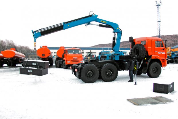 Кран-манипулятор ИМ-180 в рабочем положении