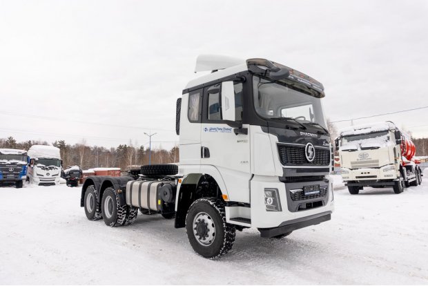 Тягач SHACMAN (ШАКМАН) SX42586V385 6х6 шины 315/80R22.5 ССУ 3,5