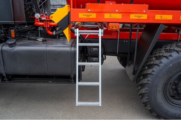 Выдвижная лестница