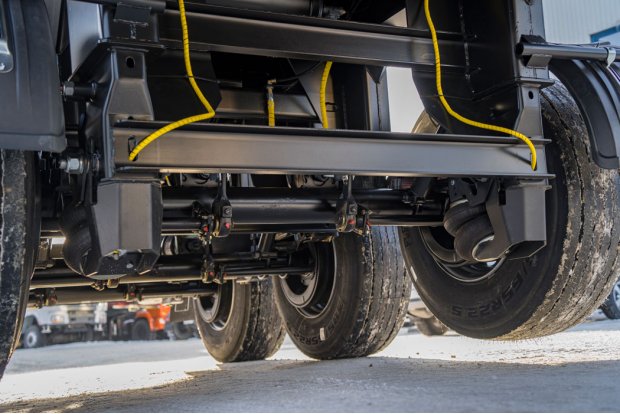 Передняя подъемная ось