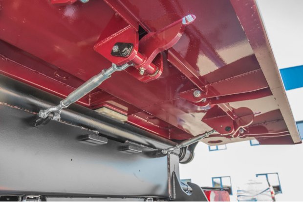 Запорный механизм заднего борта