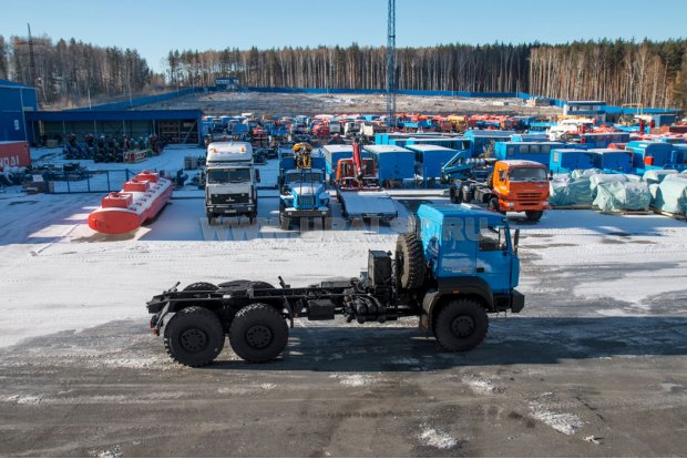 Седельный тягач Урал 63701М-1951 УСТ-5453