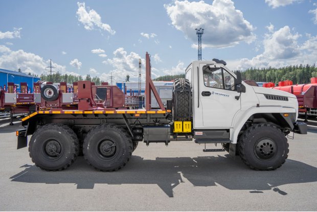 Трубовозный и плетевозный тягач ТПВ УСТ 5453 Урал NEXT 5557-72