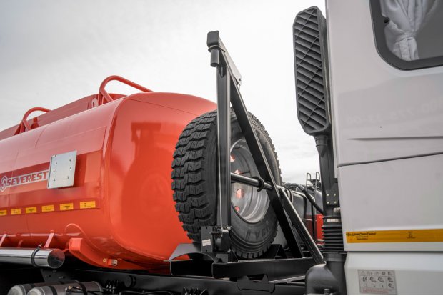 Держатель запасного колеса с укосиной