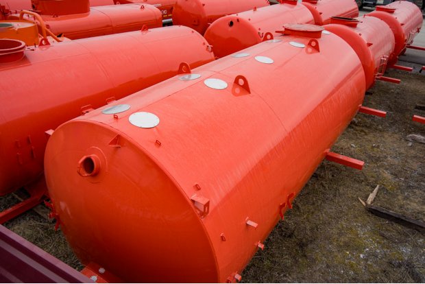 Цистерна с надрамником АКН (МВ) 10Т