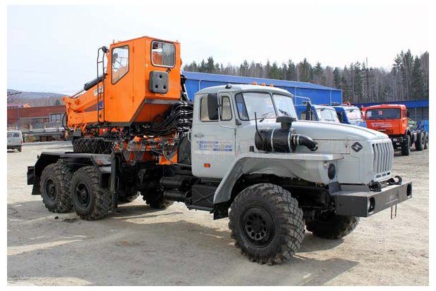 Погрузчик леса Урал с ГМ