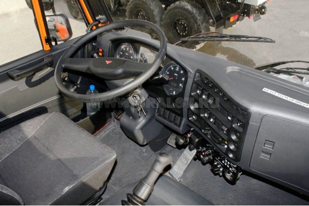 Приборная панель автомобиля Камаз 44108-6910-24