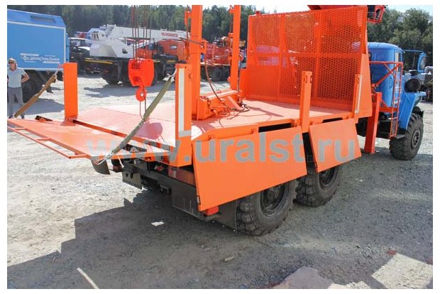 Лесовоз бортовой Урал с KS-1256G-II