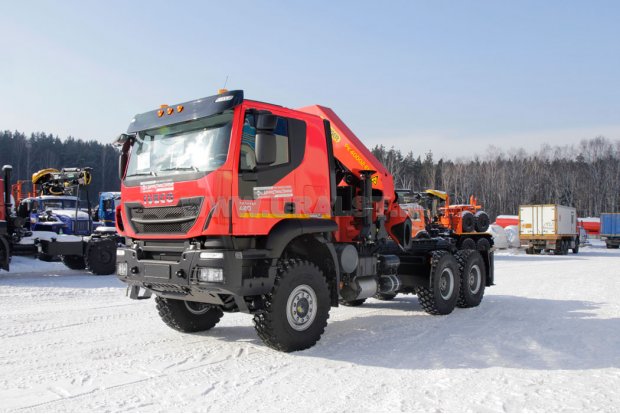 Тягач IVECO-AMT с краном-манипулятором Palfinger PK-40002D