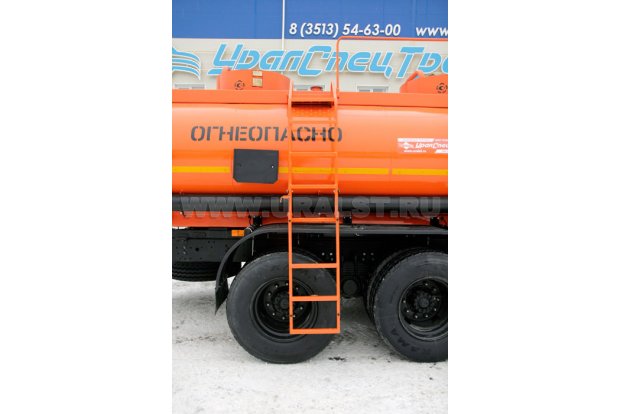 Лестница на площадку обслуживания цистерны