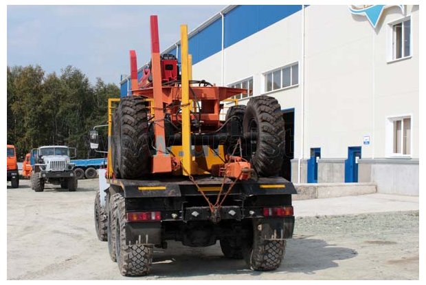 Лесовоз с гидроманипулятором