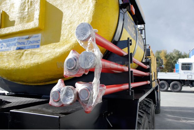 Установка насосная кислотная с цистерной УНЦ 125х32К-02Б