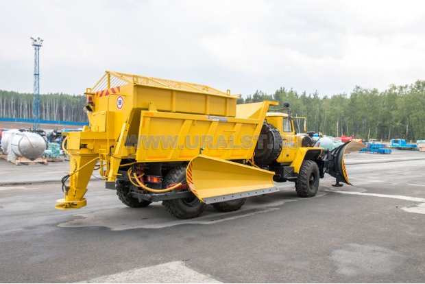 Автомобиль специализированный для содержания дорог Тройка 2000-15 Урал 55571-72