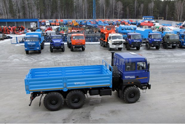 Бортовой автомобиль Урал