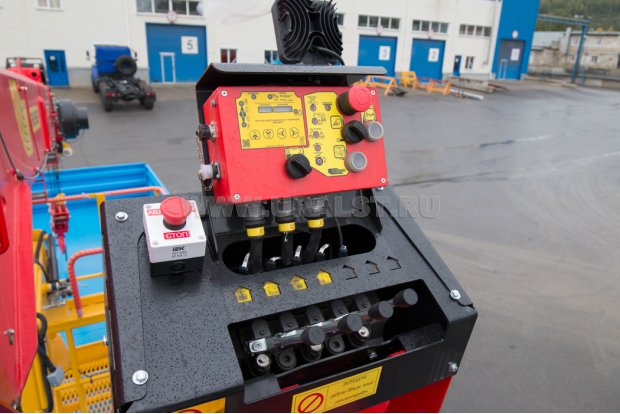 Верхнее управление КМУ ИТ-200