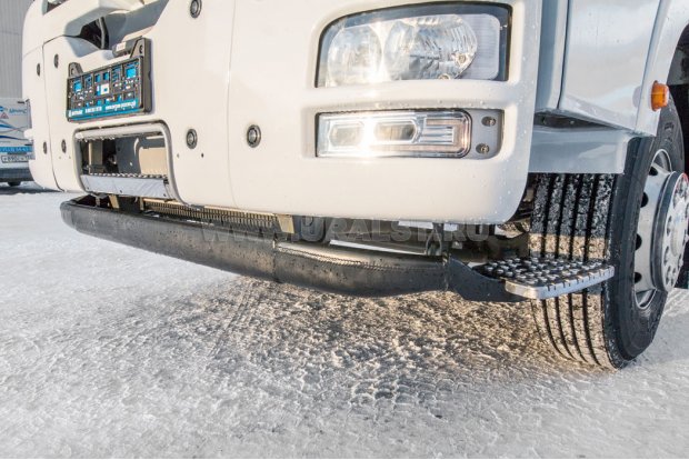 Переднее защитное устройство