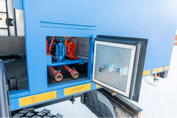 Люк обслуживания, трубопровод установки ППУА 1600/100