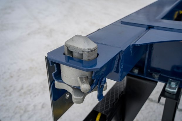 Контейнерная балка, фитинги для фиксации перевозимых контейнеров