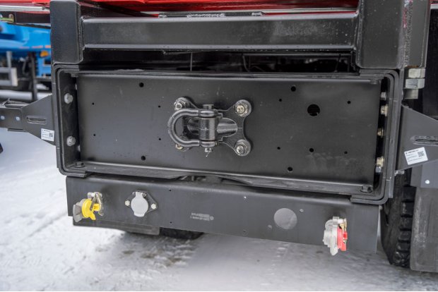 Буксировочная петля