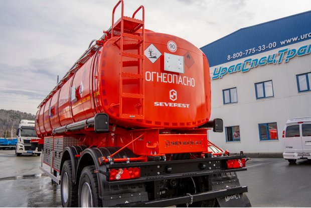 Лестница для подъема на площадку обслуживания цистерны