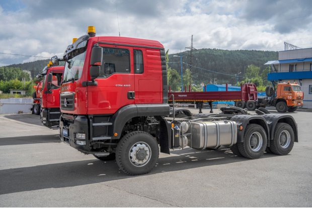 Седельный тягач SITRAK C7H 6х6