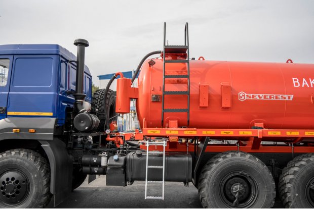 Лестница для подъема на площадку обслуживания цистерны