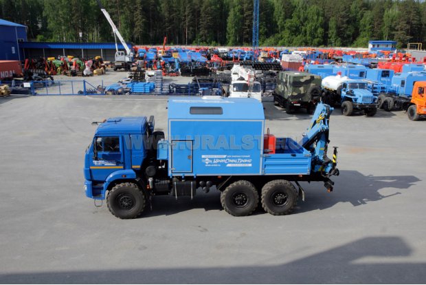 Передвижная авторемонтная мастерская (ПАРМ) на шасси Камаз 43118-46 с грузовой платформой и КМУ ИМ-95