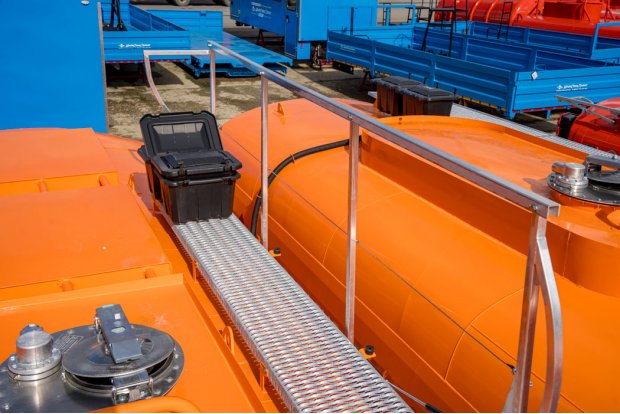 Ящики для песка и кошмы, площадка обслуживания