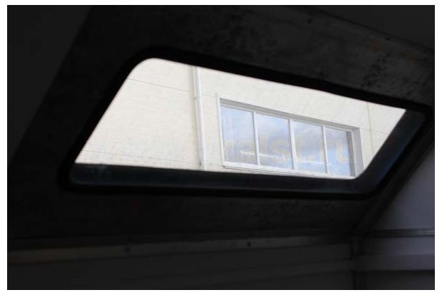 Автофургон. Окно на скосе фургона