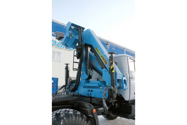 Седельный тягач Урал с КМУ